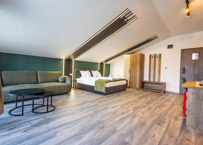 Aquahouse 4*